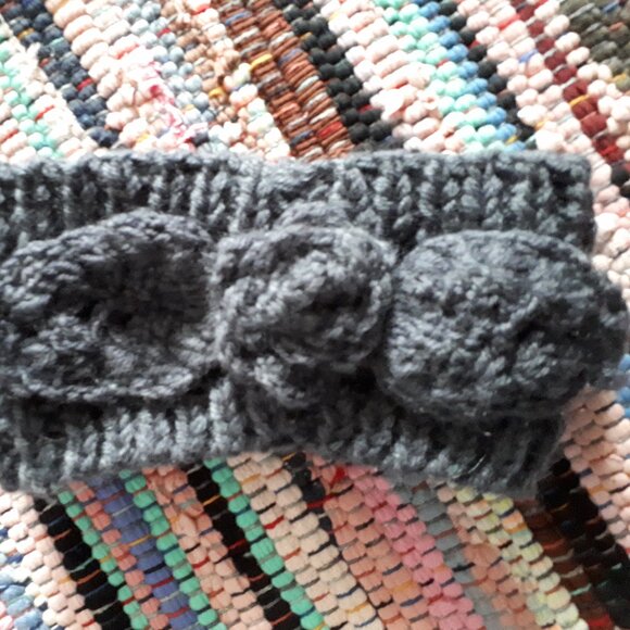 Headband - Grey Knitted with flower and Leaves - Super Soft - One Size fits Most - Picture 1 of 2